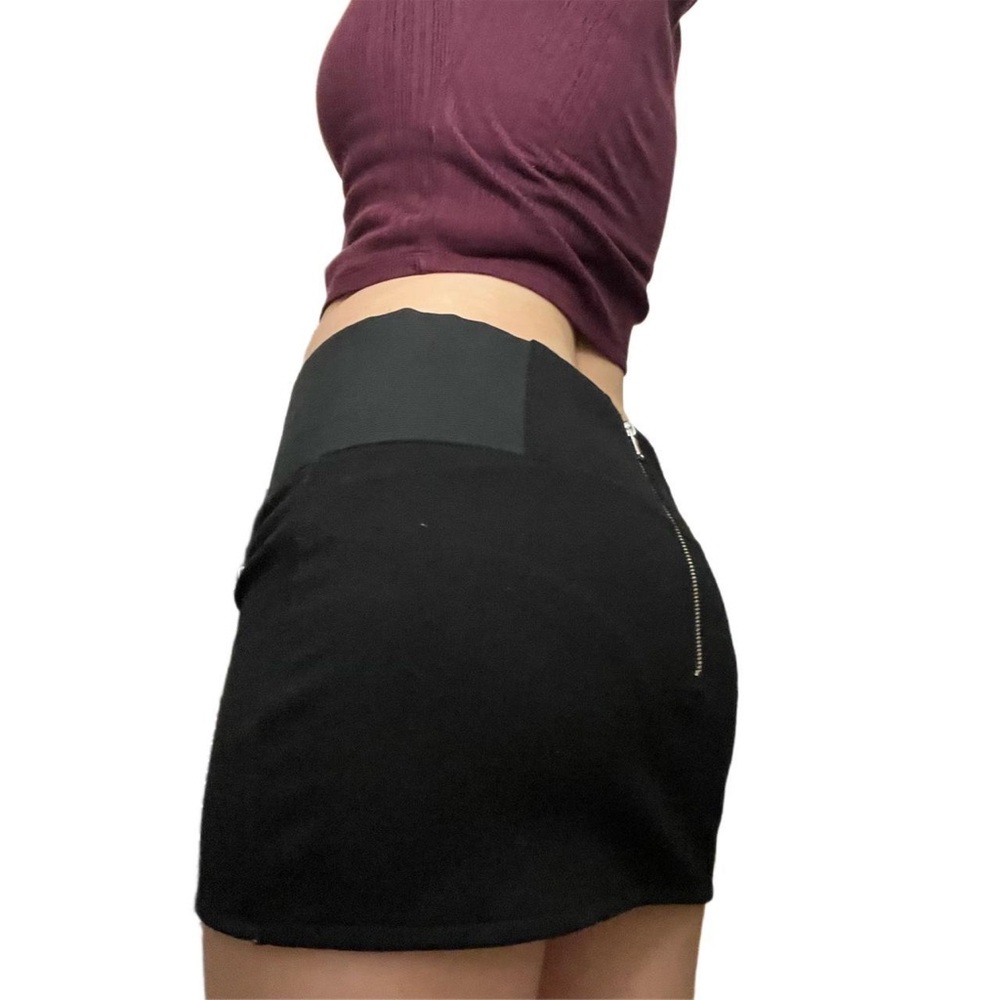 Vintage Y2K Charlotte Russe Black Bodycon Mini Skirt w Zipper Back; X-Small